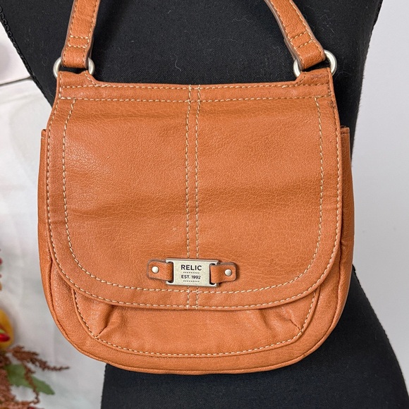 NWOT Relic Tan Faux Leather Saddle Bag Style Crossbody Purse - Picture 1 of 8